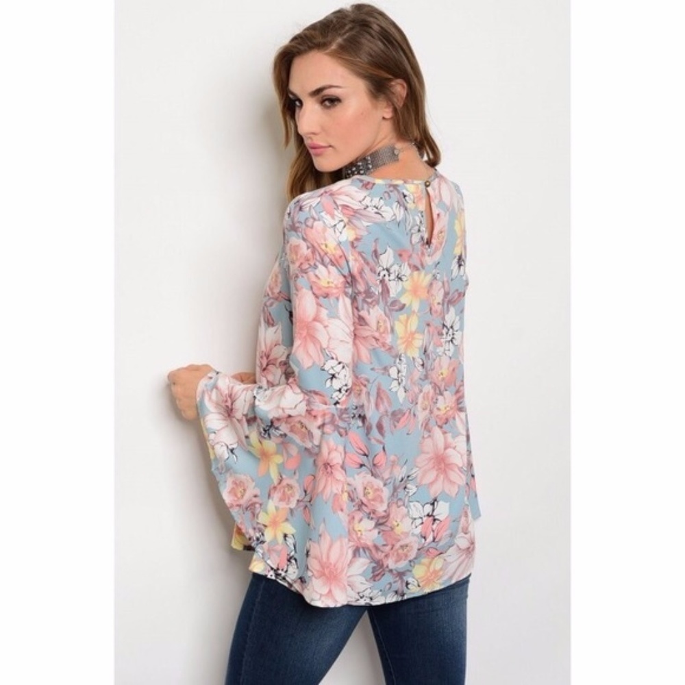 NWOT Stylish Flowers floral Print Bell Sleeve Blouse boho hippie V neck size S - Picture 2 of 5